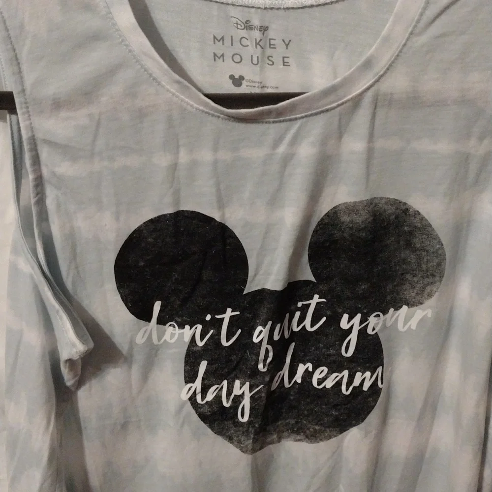 Disney, women's sleeveless top in extra large. - Picture 2 of 4
